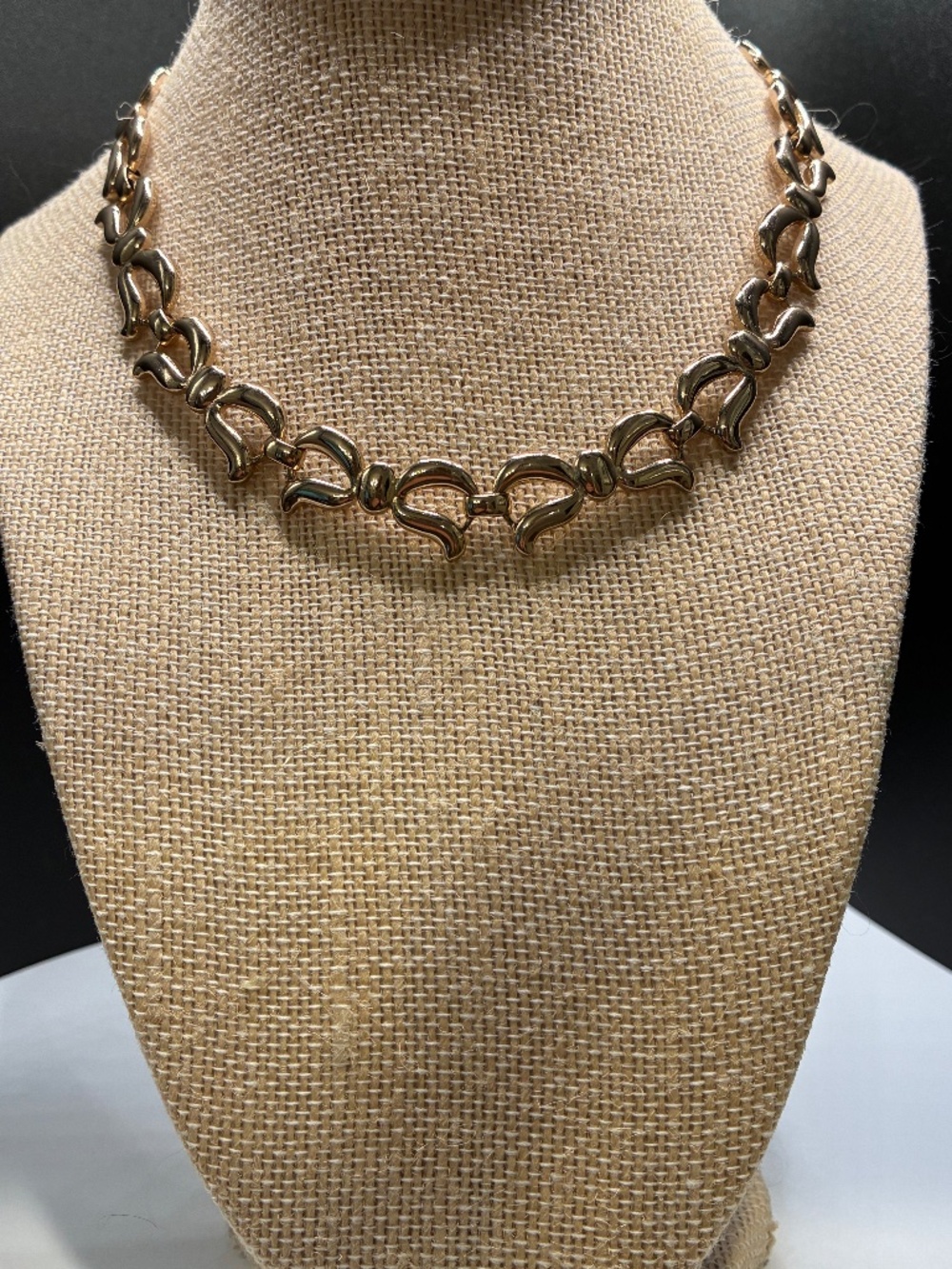 Vintage 1970’s Monet chunky bow chain choker necklace